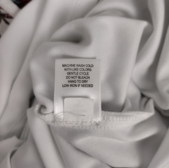 Beautiful handkerchief dress - Picture 8 of 15